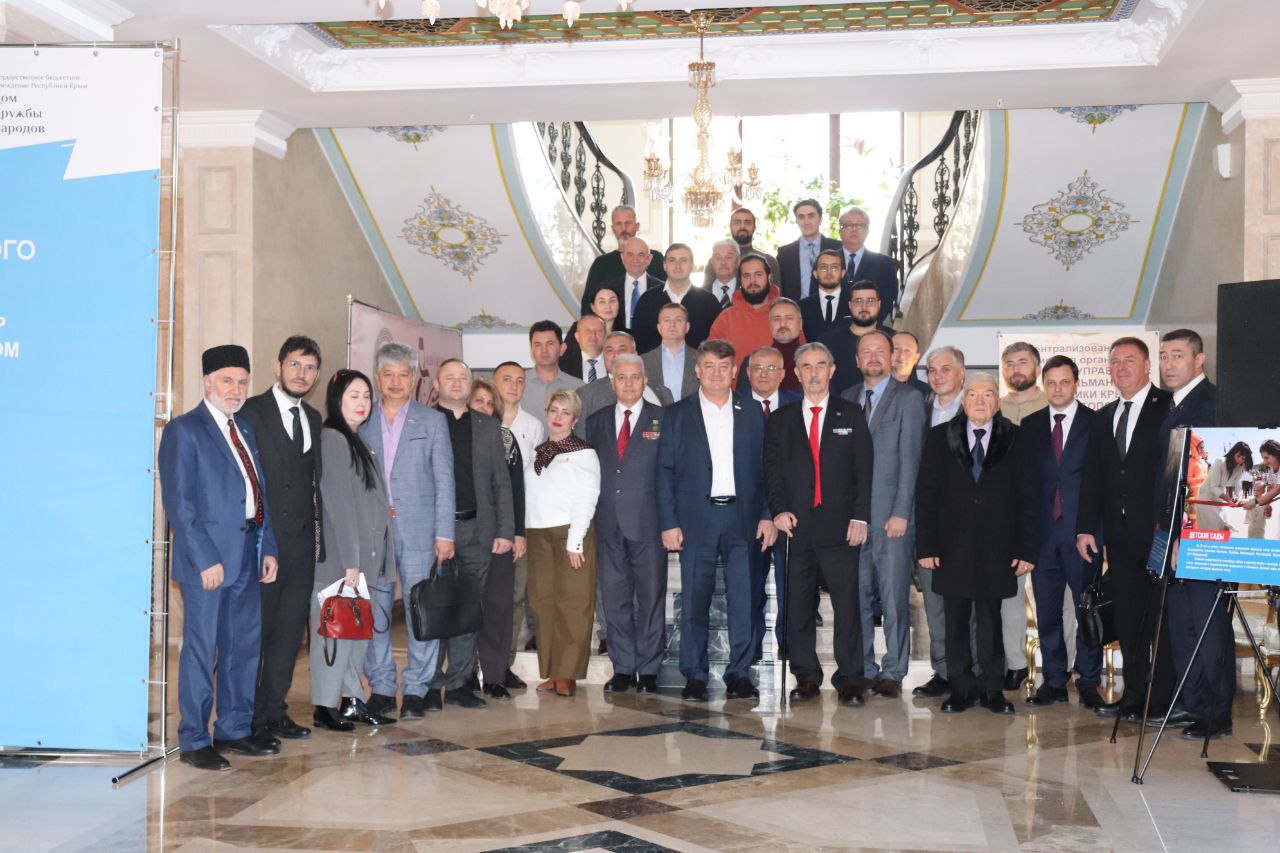 В административном здании Соборной мечети состоялась рабочая встреча иностранных гостей из числа соотечественников из Турции и Узбекистана с членами Координационного совета Съезда депутатов всех уровней из числа крымских...