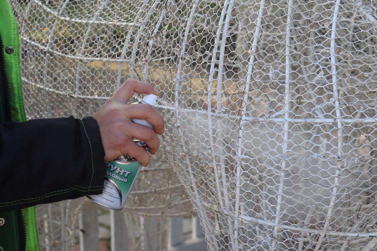 Завершаются последние приготовления к Новому году Завершаются последние приготовления к Новому году