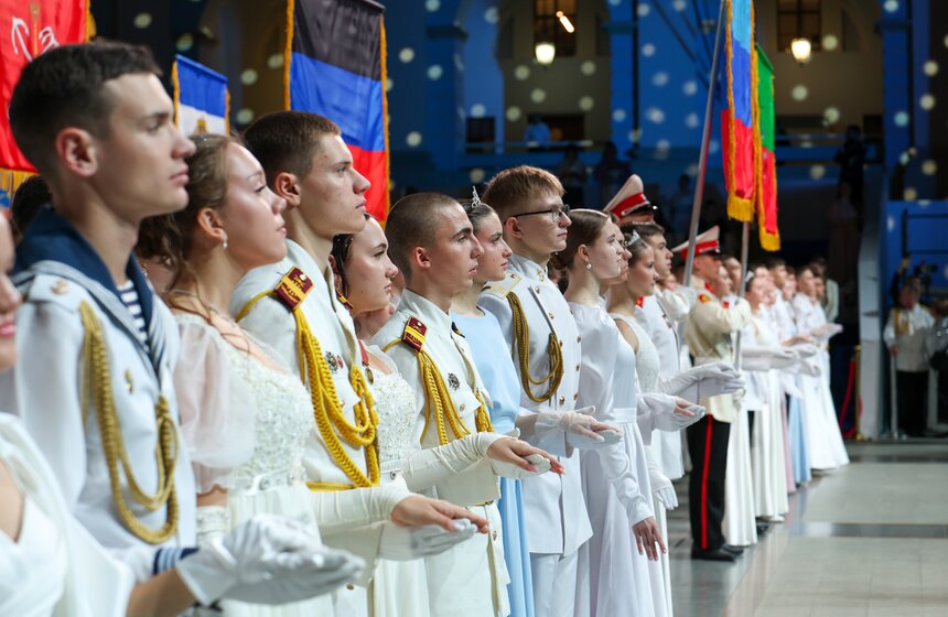 Воспитанники Крымского кадетского корпуса приняли участие в юбилейном Кремлёвском бале в Москве