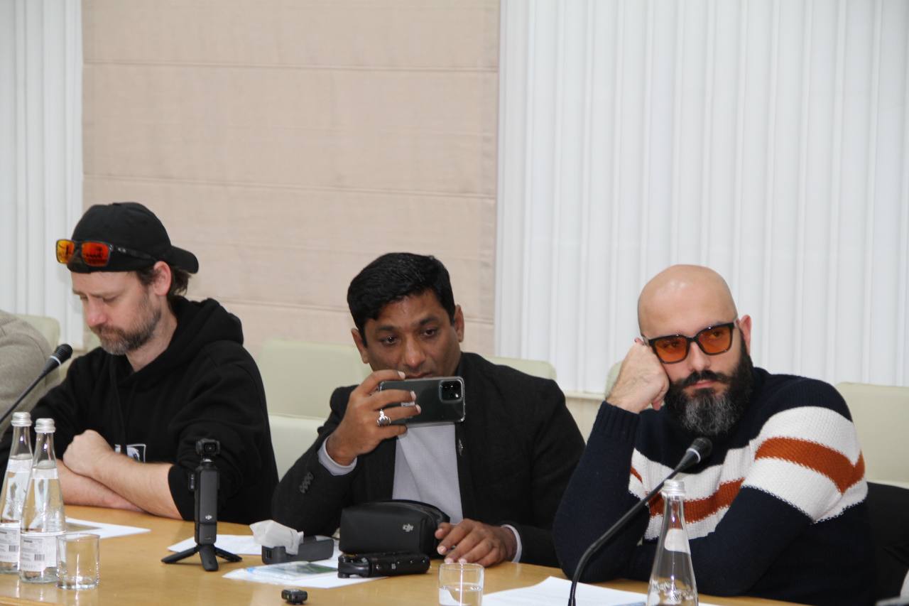 Константин Шимановский: С главой администрации города Яниной Петровной Павленко приветствовали в Ялте иностранных журналистов из Пакистана, Италии, Турции, США, Бразилии и Индонезии Константин Шимановский: С главой администрации города Яниной Петровной Павленко приветствовали в Ялте иностранных журналистов из Пакистана, Италии, Турции, США, Бразилии и Индонезии