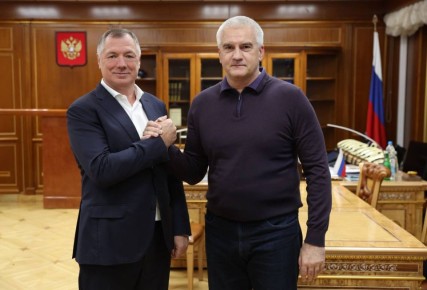 Марат Хуснуллин: Провел рабочую встречу с главой Республики Крым Сергеем Валерьевичем Аксеновым