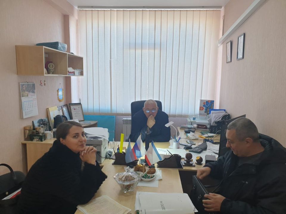 Заместитель председателя Государственного комитета по делам межнациональных отношений Республики Крым Рефат Дердаров провел прием граждан Заместитель председателя Государственного комитета по делам межнациональных отношений Республики Крым Рефат Дердаров провел прием граждан