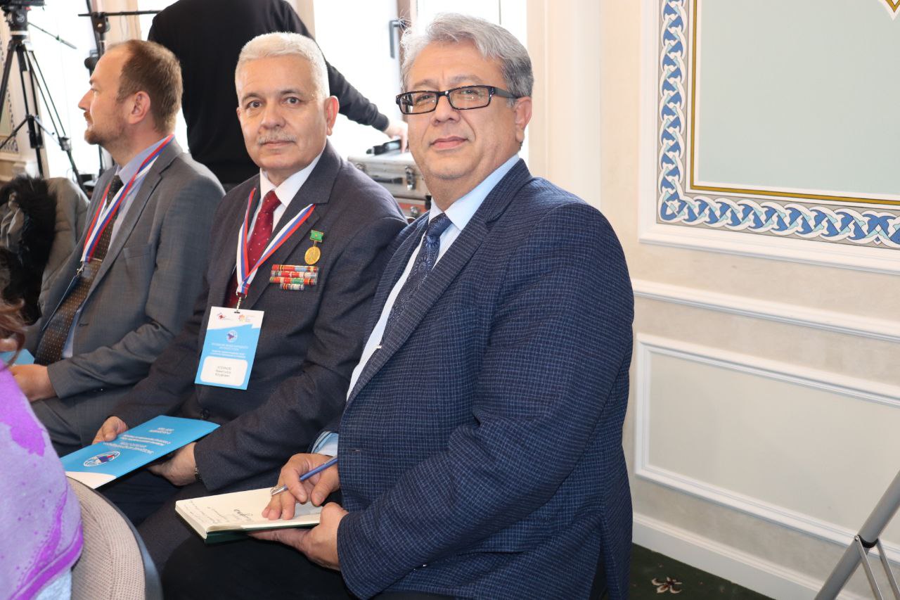 В Республике Крым состоялся международный «круглый стол» по вопросам развития связей крымских татар с соотечественниками за рубежом В Республике Крым состоялся международный «круглый стол» по вопросам развития связей крымских татар с соотечественниками за рубежом