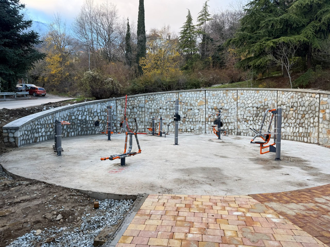 В Большой Ялте благоустраивают 2 общественные территории В Большой Ялте благоустраивают 2 общественные территории