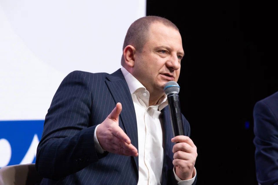 Кирилл Чебышев: С большим интересом принял участие в Форуме для молодых государственных и муниципальных служащих Республики Крым «Крымский вектор», который проходит в эти дни в Академии творческих индустрий «Меганом»... Кирилл Чебышев: С большим интересом принял участие в Форуме для молодых государственных и муниципальных служащих Республики Крым «Крымский вектор», который проходит в эти дни в Академии творческих индустрий «Меганом»...