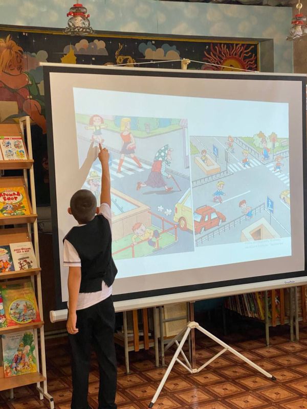 Урок дорожной грамотности в Белогорске: безопасность в увлекательной форме Урок дорожной грамотности в Белогорске: безопасность в увлекательной форме