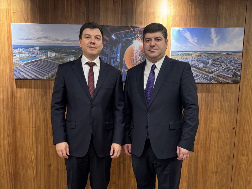 Министр промышленности и торговли Республики Крым Анушаван Агаджанян в ходе рабочей поездки в Москву провёл ряд встреч с заместителями министра промышленности и торговли Российской Федерации Альбертом Каримовым, Романом... Министр промышленности и торговли Республики Крым Анушаван Агаджанян в ходе рабочей поездки в Москву провёл ряд встреч с заместителями министра промышленности и торговли Российской Федерации Альбертом Каримовым, Романом...