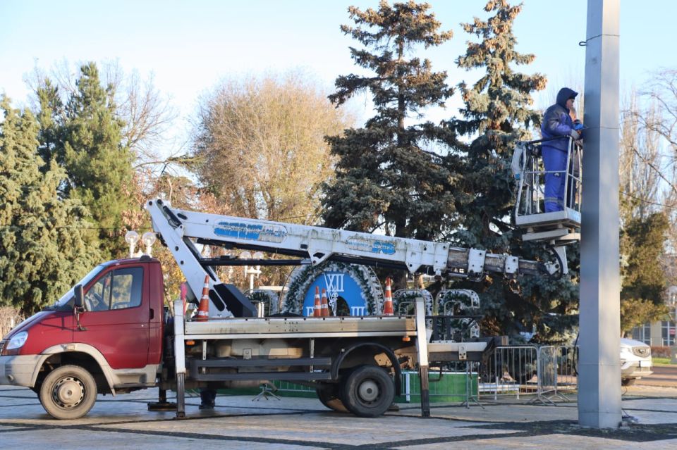 Завершаются последние приготовления к Новому году Завершаются последние приготовления к Новому году