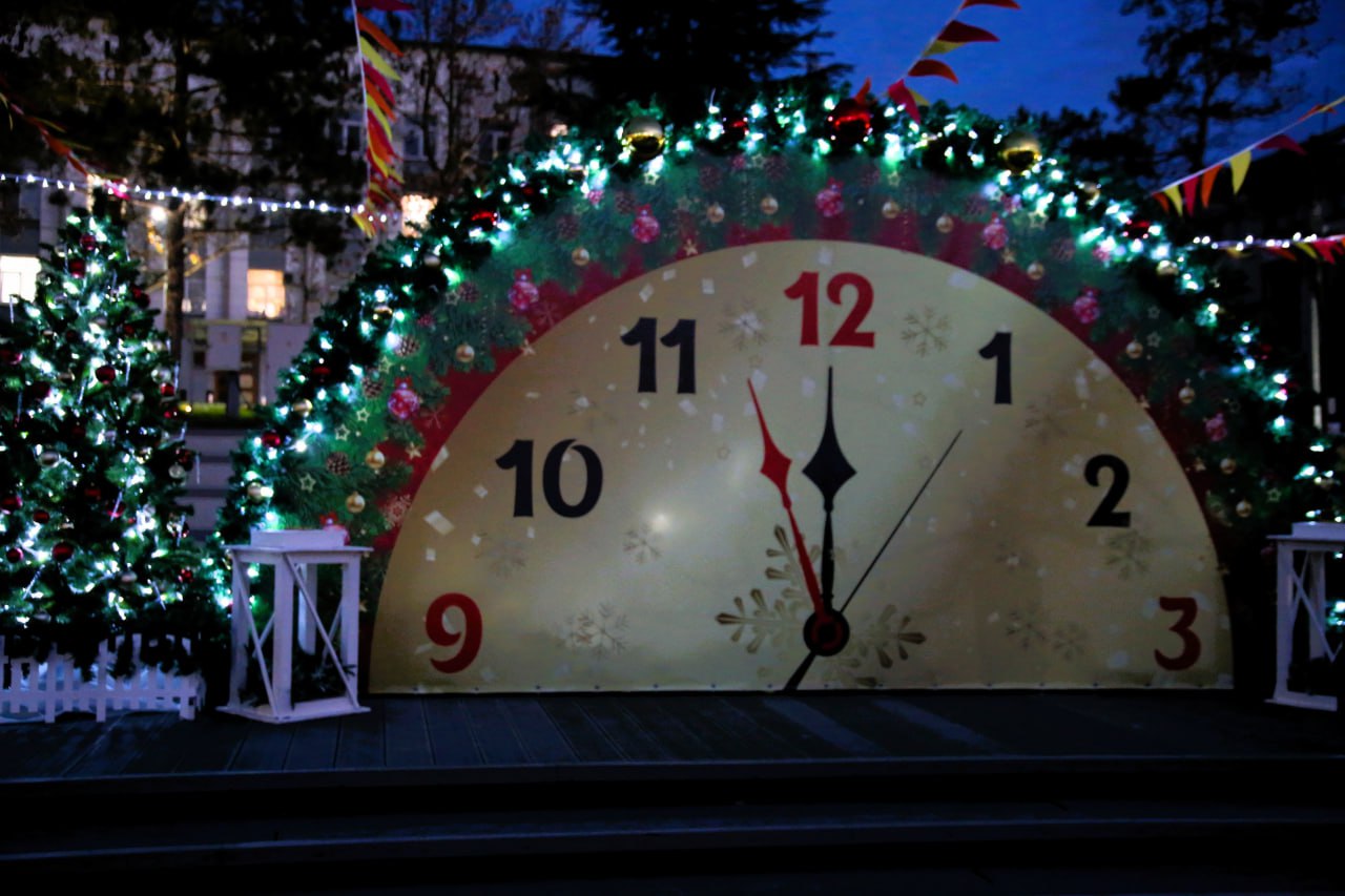 Дмитрий Скобликов: В День святителя Николая Чудотворца в Бахчисарае открыли главную городскую ёлку Дмитрий Скобликов: В День святителя Николая Чудотворца в Бахчисарае открыли главную городскую ёлку