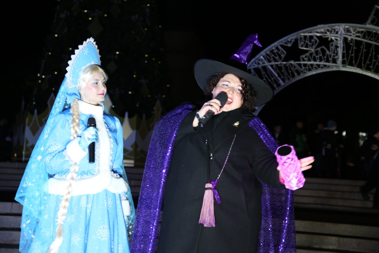 Дмитрий Скобликов: В День святителя Николая Чудотворца в Бахчисарае открыли главную городскую ёлку Дмитрий Скобликов: В День святителя Николая Чудотворца в Бахчисарае открыли главную городскую ёлку