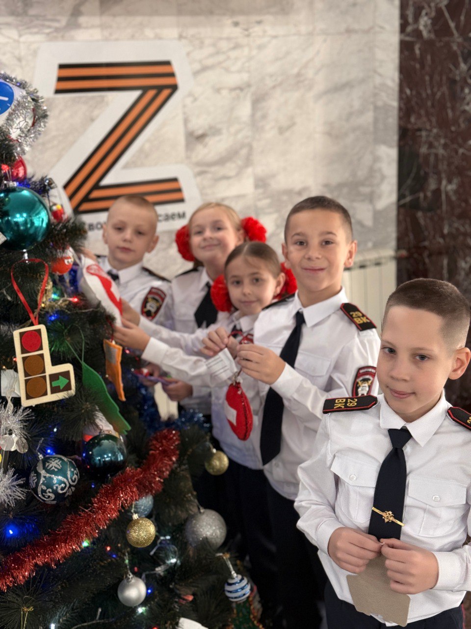 В Госавтоинспекции засияла ёлка Правил дорожного движения!