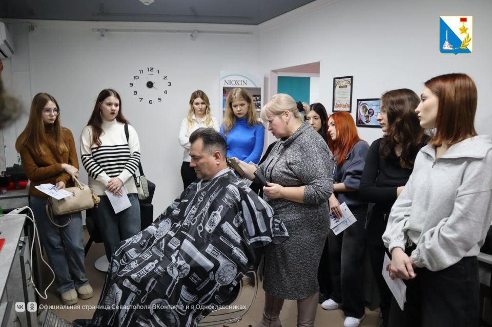 Кадровый центр «Работа России» организовал профэкскурсию для студенток художественного колледжа Кадровый центр «Работа России» организовал профэкскурсию для студенток художественного колледжа