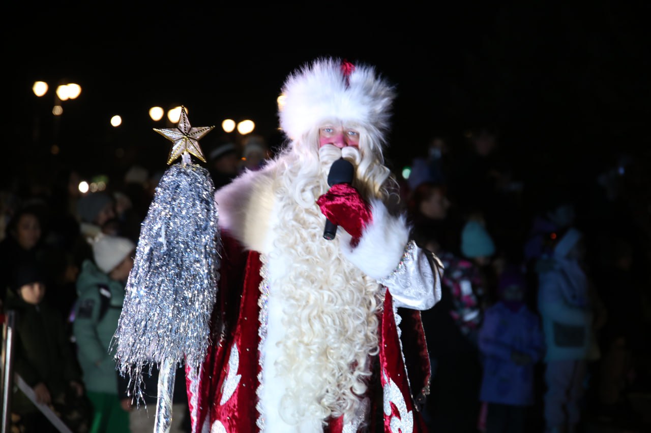 Дмитрий Скобликов: В День святителя Николая Чудотворца в Бахчисарае открыли главную городскую ёлку Дмитрий Скобликов: В День святителя Николая Чудотворца в Бахчисарае открыли главную городскую ёлку