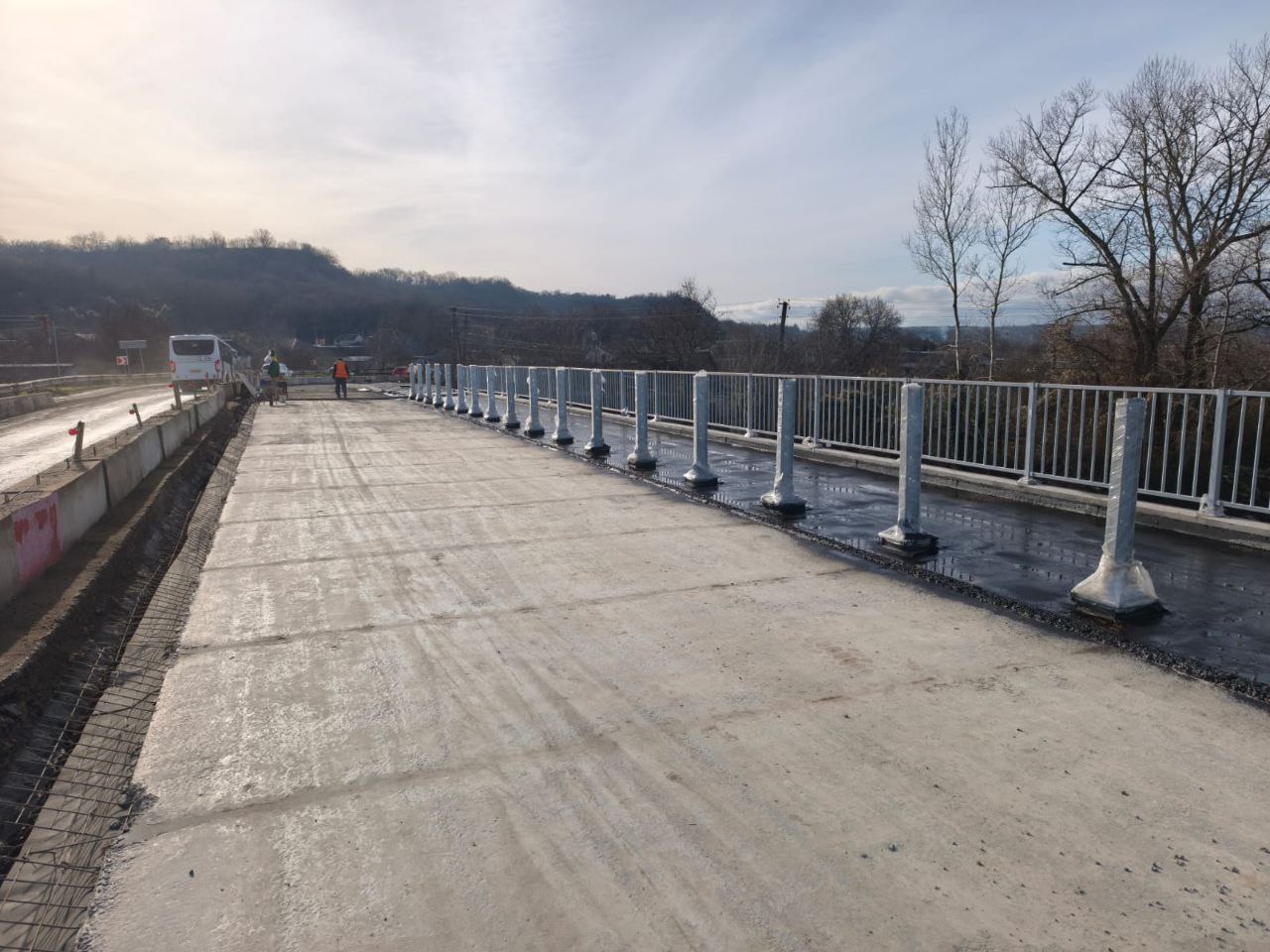 Благодаря национальному проекту «Инфраструктура для жизни» в Республике Крым на автомобильной дороге Тополи – Севастьяновка активно ведется реконструкция мостового перехода