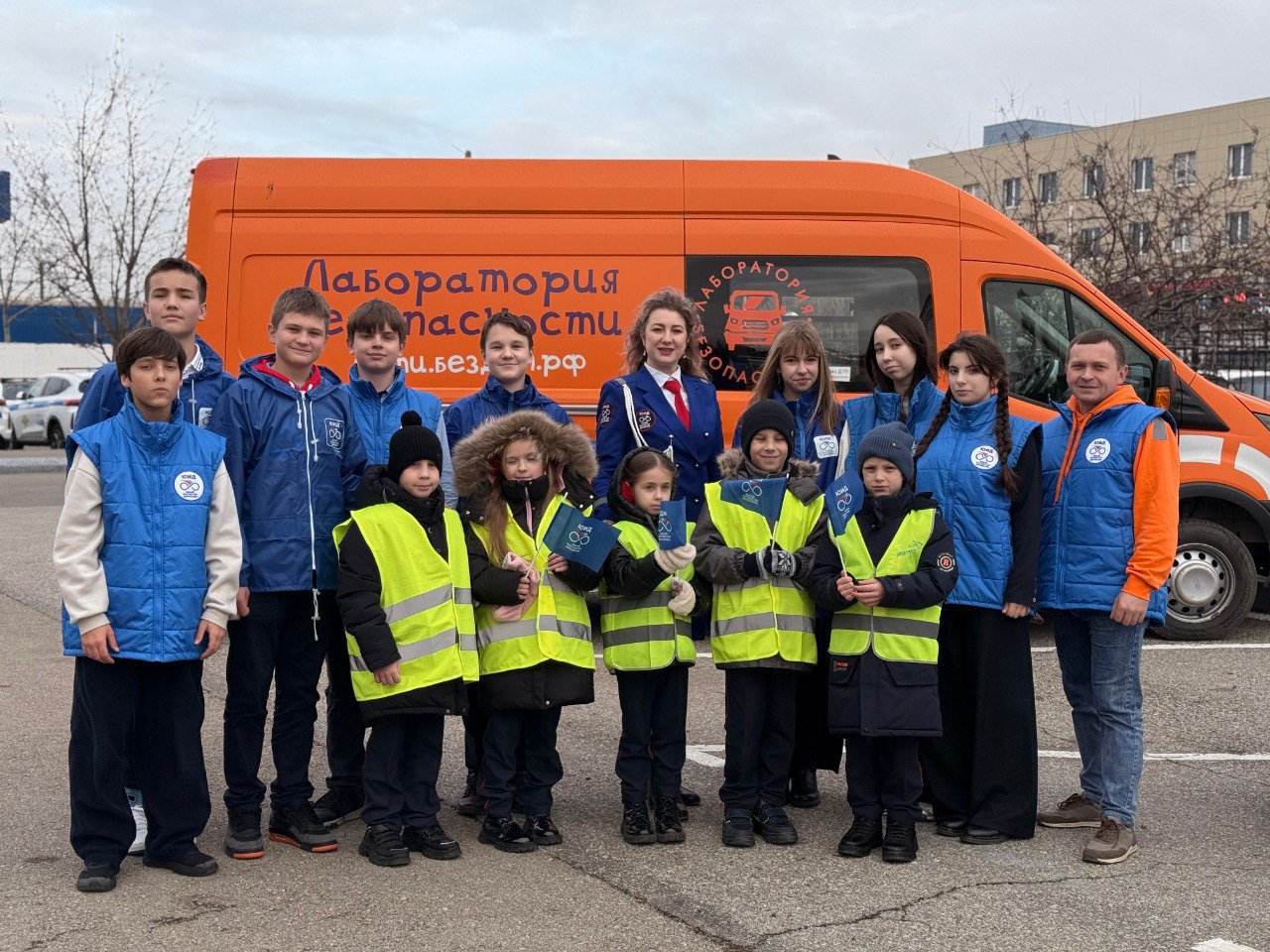 В Госавтоинспекции засияла ёлка Правил дорожного движения! В Госавтоинспекции засияла ёлка Правил дорожного движения!