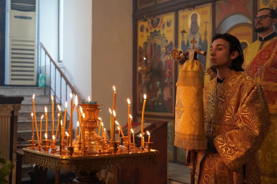 Сегодня весь православный мир отмечает День Святого Николая Чудотворца — большой церковный праздник в честь одного из самых почитаемых святых в христианстве Сегодня весь православный мир отмечает День Святого Николая Чудотворца — большой церковный праздник в честь одного из самых почитаемых святых в христианстве