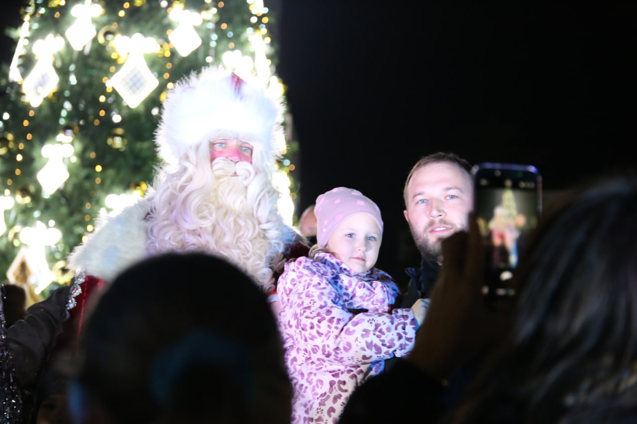 Дмитрий Скобликов: В День святителя Николая Чудотворца в Бахчисарае открыли главную городскую ёлку Дмитрий Скобликов: В День святителя Николая Чудотворца в Бахчисарае открыли главную городскую ёлку