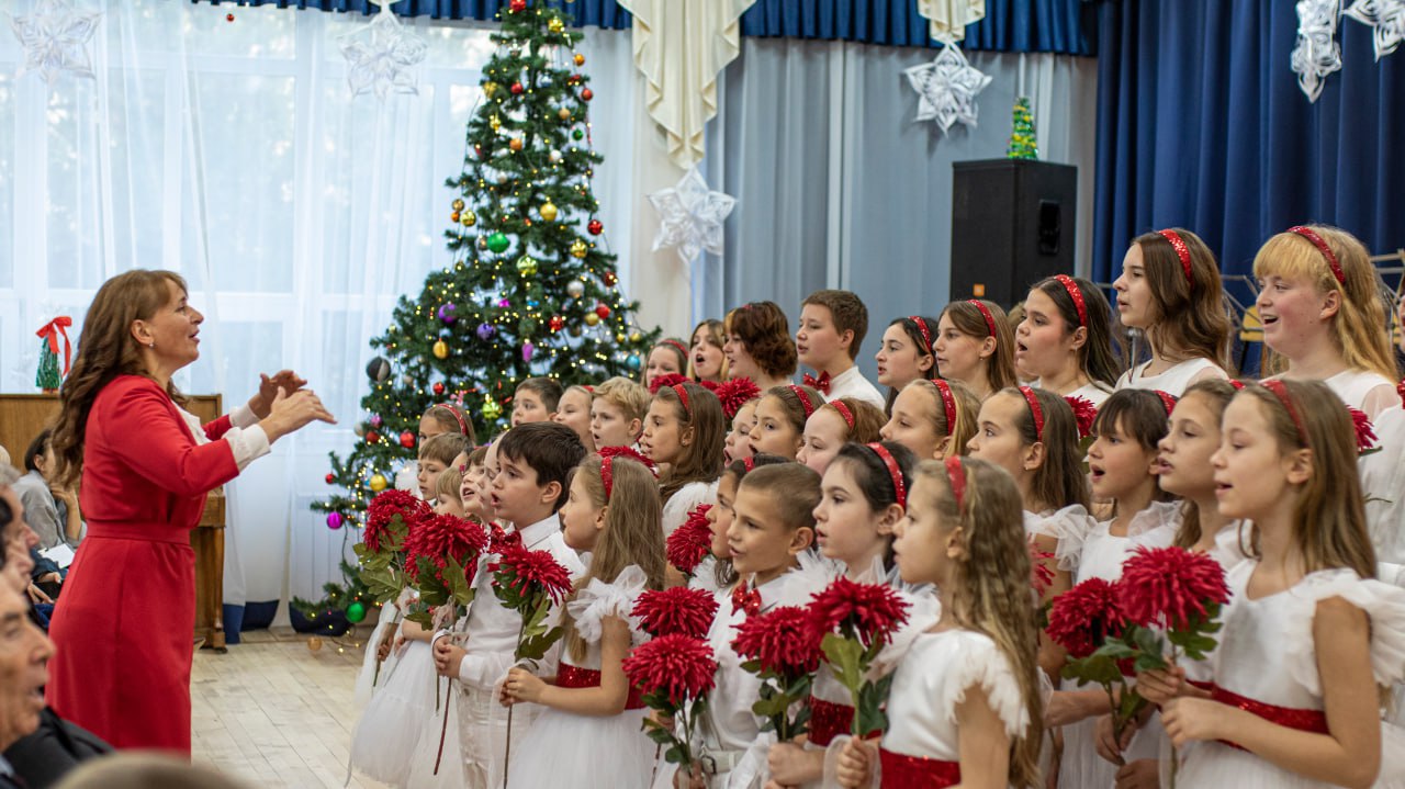 В Симферополе состоялась торжественная церемония чествования одарённых учащихся города по итогам 2025 года В Симферополе состоялась торжественная церемония чествования одарённых учащихся города по итогам 2025 года