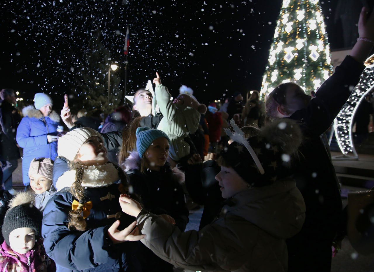 Дмитрий Скобликов: В День святителя Николая Чудотворца в Бахчисарае открыли главную городскую ёлку Дмитрий Скобликов: В День святителя Николая Чудотворца в Бахчисарае открыли главную городскую ёлку