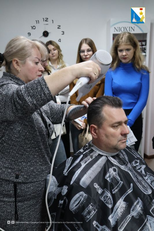 Кадровый центр «Работа России» организовал профэкскурсию для студенток художественного колледжа Кадровый центр «Работа России» организовал профэкскурсию для студенток художественного колледжа