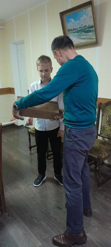 Вода Крыма: Как сделать ребенка счастливым? Для этого достаточно иметь большое сердце и любить детей! Вода Крыма: Как сделать ребенка счастливым? Для этого достаточно иметь большое сердце и любить детей!