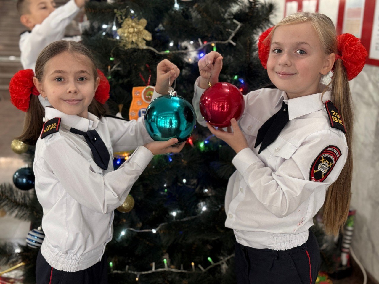 В Госавтоинспекции засияла ёлка Правил дорожного движения! В Госавтоинспекции засияла ёлка Правил дорожного движения!