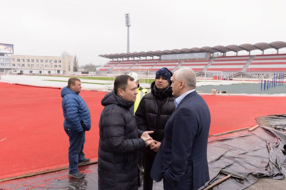 408 млн рублей потратили на капитальный ремонт стадиона в Керчи 408 млн рублей потратили на капитальный ремонт стадиона в Керчи