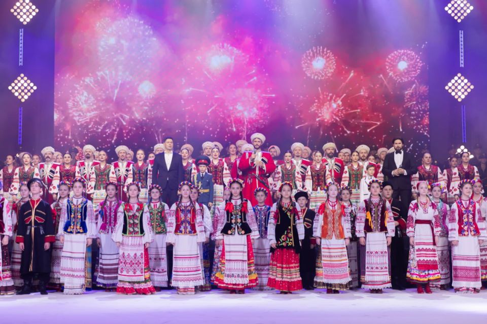 Сергей Аксёнов: В городе Краснодаре вместе с Героем России вице-адмиралом Олегом Евгеньевичем Белавенцевым вручил заслуженные награды сотрудникам ФСБ в честь профессионального праздника Сергей Аксёнов: В городе Краснодаре вместе с Героем России вице-адмиралом Олегом Евгеньевичем Белавенцевым вручил заслуженные награды сотрудникам ФСБ в честь профессионального праздника