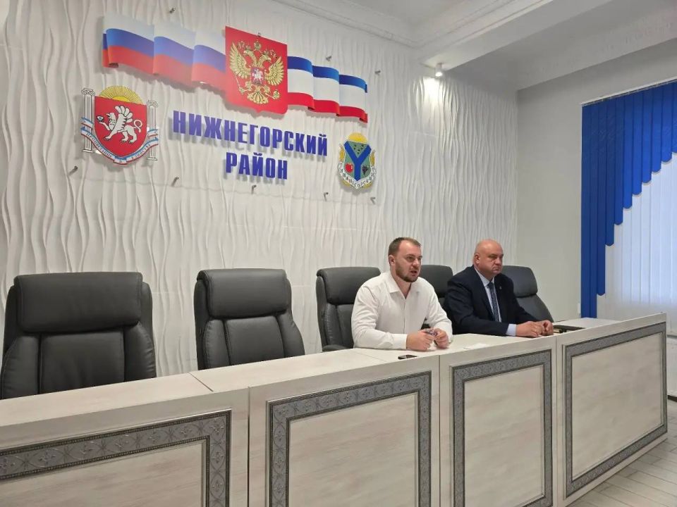 Антон Кравец: Сегодня совместно с председателем районного совета Дмитрием Мильгевским провёл аппаратное совещание с руководителями предприятий и организаций района