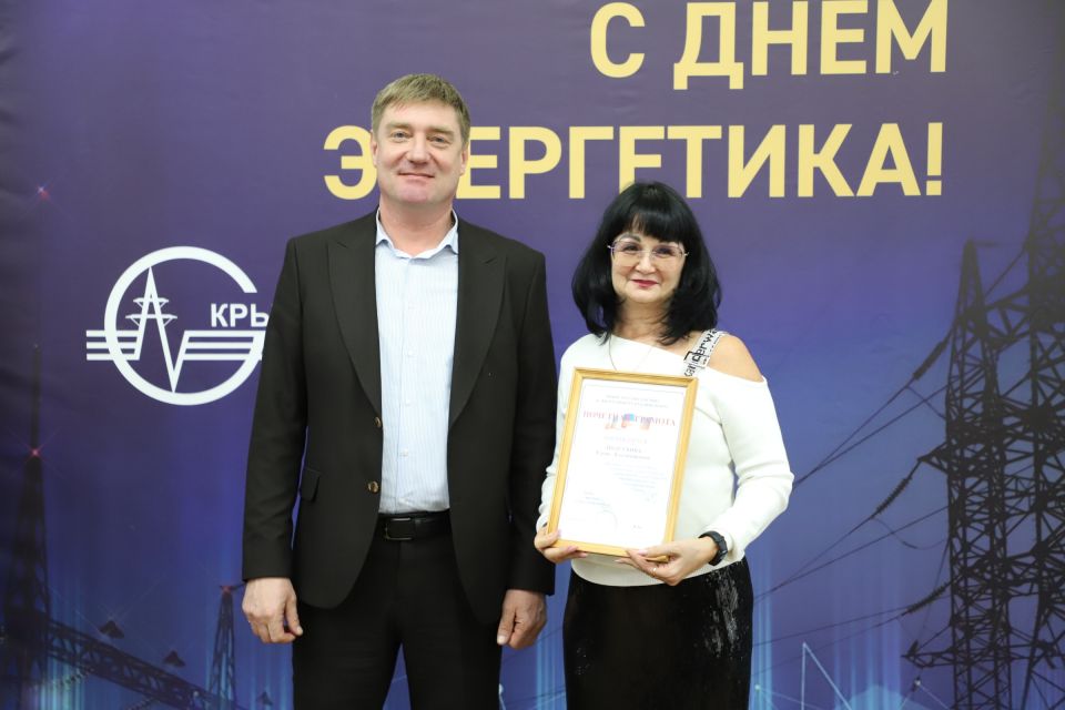 Министр топлива и энергетики Республики Крым Владимир Воронкин, депутаты Госсовета Крыма, председатель Комитета по строительству, жилищной политике и топливно-энергетическому комплексу Валерий Коваленко и заместитель... Министр топлива и энергетики Республики Крым Владимир Воронкин, депутаты Госсовета Крыма, председатель Комитета по строительству, жилищной политике и топливно-энергетическому комплексу Валерий Коваленко и заместитель...