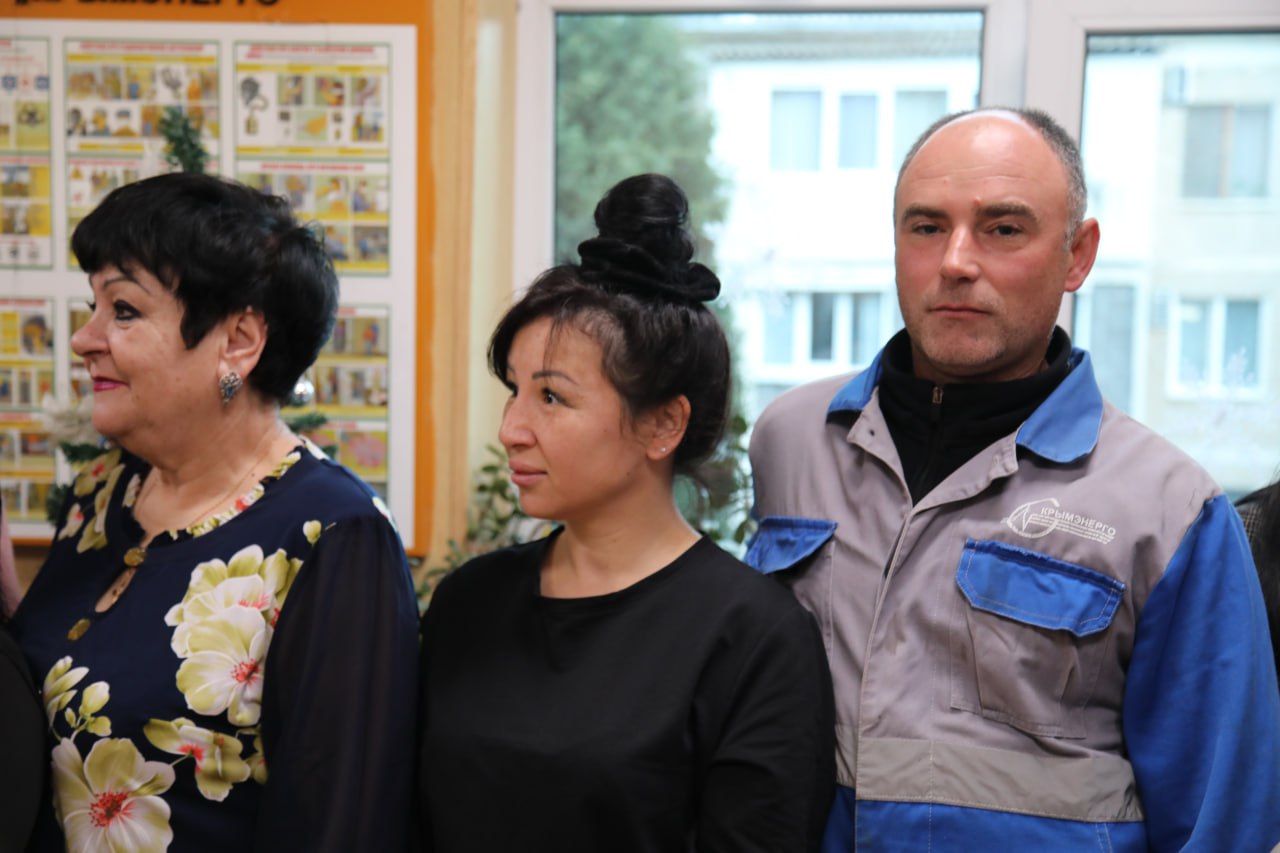 Галина Огнёва: Дорогие алуштинцы, сегодня – особенный день! День тех, кто дарит нам свет, о ком мы не всегда задумываемся в повседневной суете, но без кого немыслима наша жизнь – День энергетика! Галина Огнёва: Дорогие алуштинцы, сегодня – особенный день! День тех, кто дарит нам свет, о ком мы не всегда задумываемся в повседневной суете, но без кого немыслима наша жизнь – День энергетика!