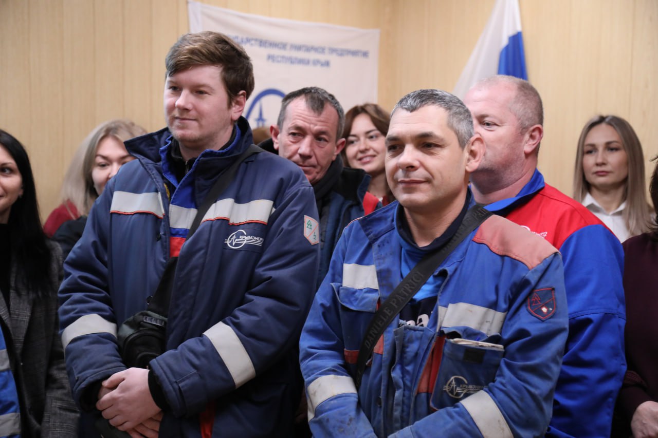 Галина Огнёва: Дорогие алуштинцы, сегодня – особенный день! День тех, кто дарит нам свет, о ком мы не всегда задумываемся в повседневной суете, но без кого немыслима наша жизнь – День энергетика! Галина Огнёва: Дорогие алуштинцы, сегодня – особенный день! День тех, кто дарит нам свет, о ком мы не всегда задумываемся в повседневной суете, но без кого немыслима наша жизнь – День энергетика!