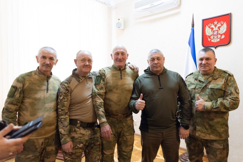 Бойцам «Барс-Крым» вручили удостоверения ветеранов боевых действий Бойцам «Барс-Крым» вручили удостоверения ветеранов боевых действий