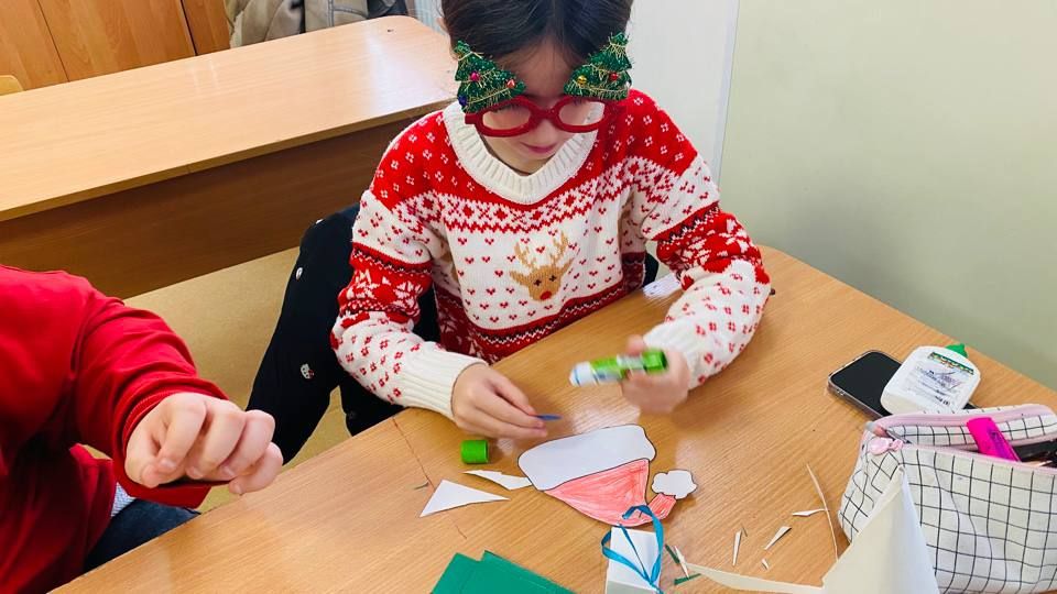 Детские открытки за безопасность: сотрудники Госавтоинспекции Бахчисарайского района передали водителям новогодние пожелания школьников Детские открытки за безопасность: сотрудники Госавтоинспекции Бахчисарайского района передали водителям новогодние пожелания школьников