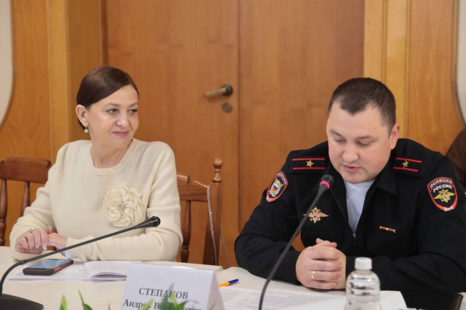 Заседание Комитета по государственному строительству и местному самоуправлению Заседание Комитета по государственному строительству и местному самоуправлению