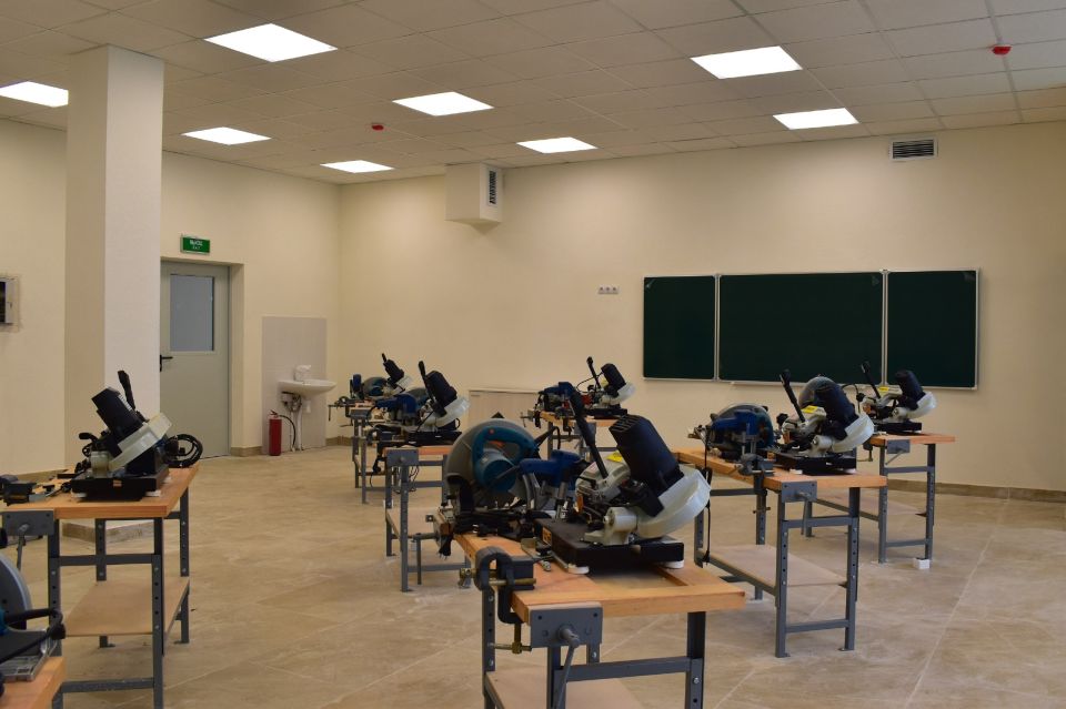 В микрорайоне Челноковского массива Феодосии завершается строительство школы на 800 мест В микрорайоне Челноковского массива Феодосии завершается строительство школы на 800 мест