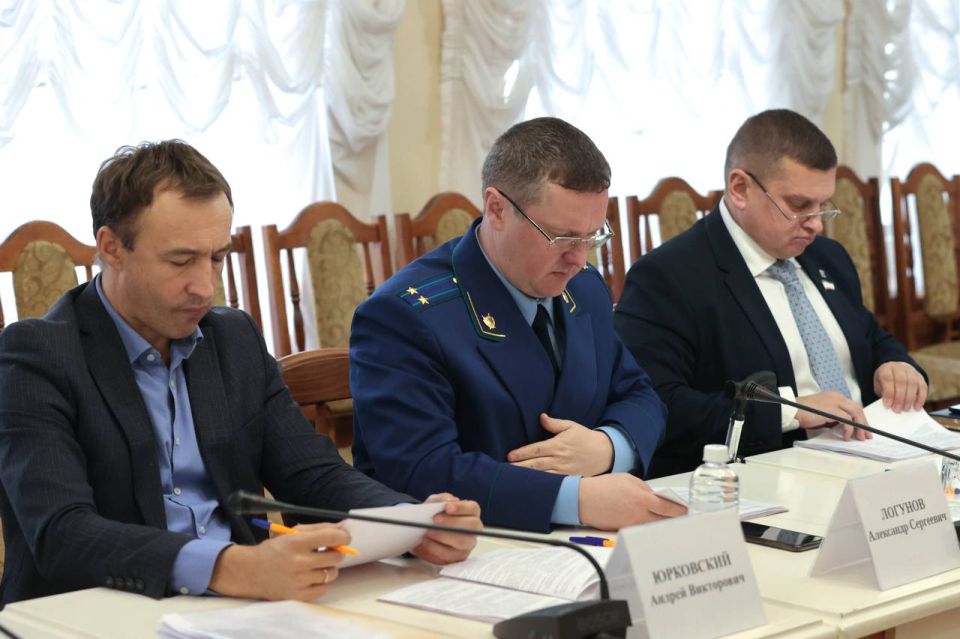 Заседание Комитета по государственному строительству и местному самоуправлению Заседание Комитета по государственному строительству и местному самоуправлению