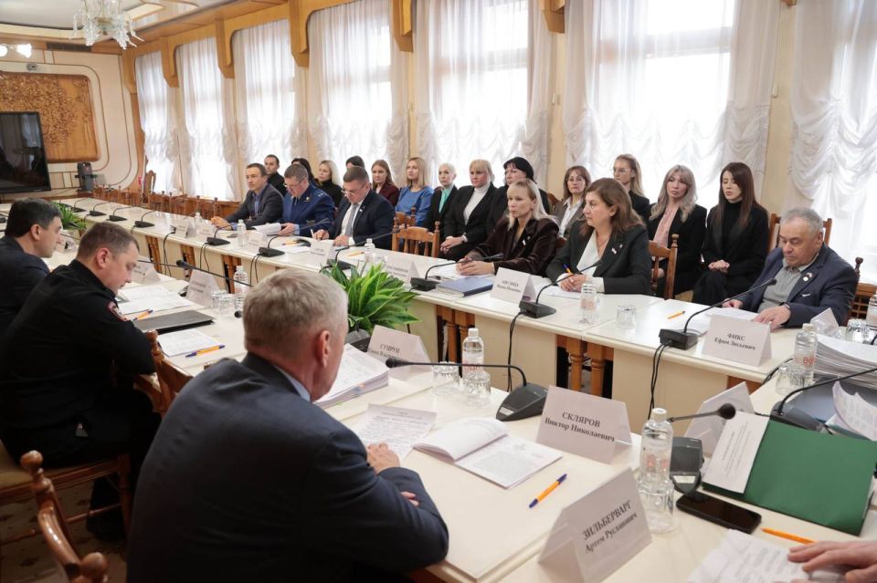 Заседание Комитета по государственному строительству и местному самоуправлению Заседание Комитета по государственному строительству и местному самоуправлению