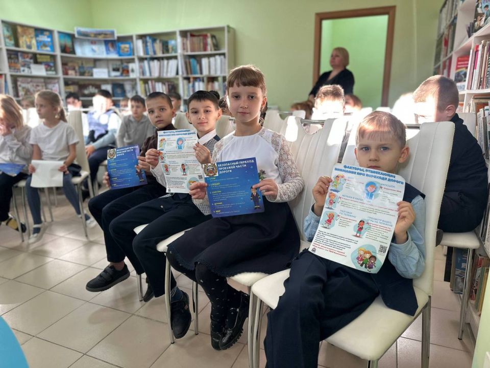 Сотрудники Госавтоинспекции провели интерактивное занятие по ПДД для юных севастопольцев Сотрудники Госавтоинспекции провели интерактивное занятие по ПДД для юных севастопольцев