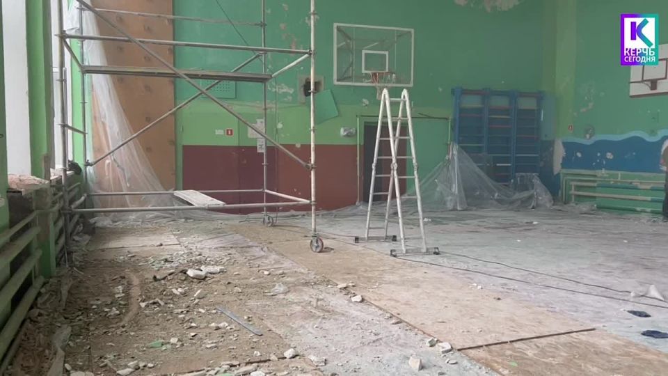 В школе № 13 приступили к капитальному ремонту спортивного зала