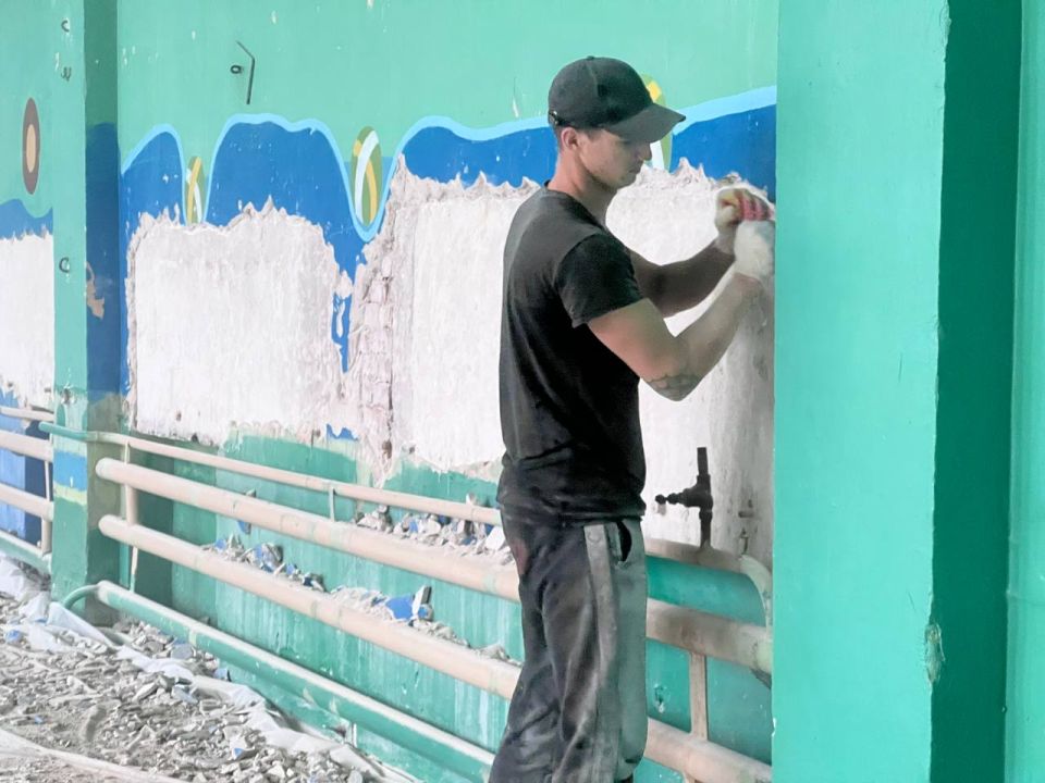 В школе № 13 приступили к капитальному ремонту спортивного зала В школе № 13 приступили к капитальному ремонту спортивного зала