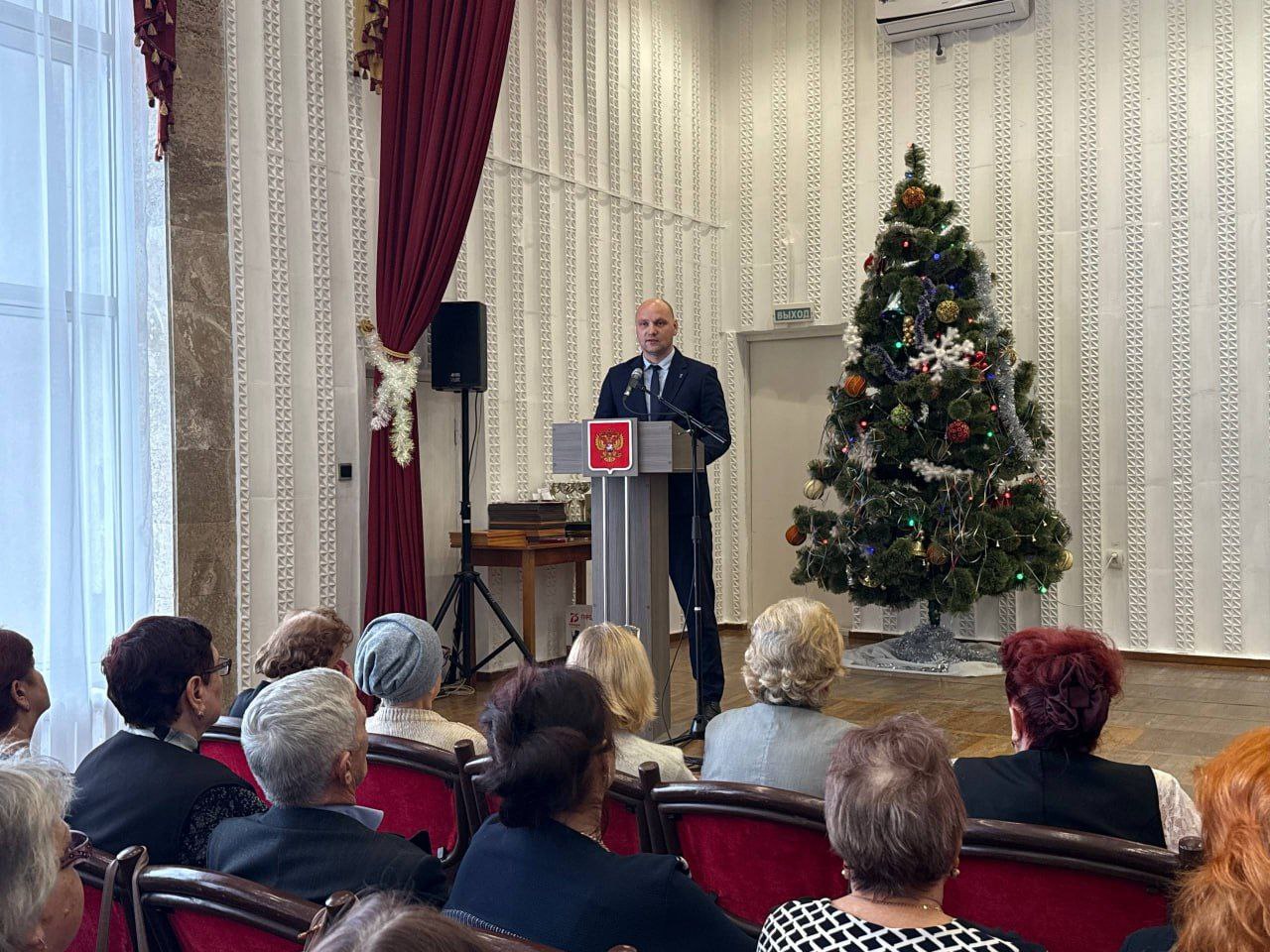 В Керчи чествовали волонтеров организации ветеранов города В Керчи чествовали волонтеров организации ветеранов города