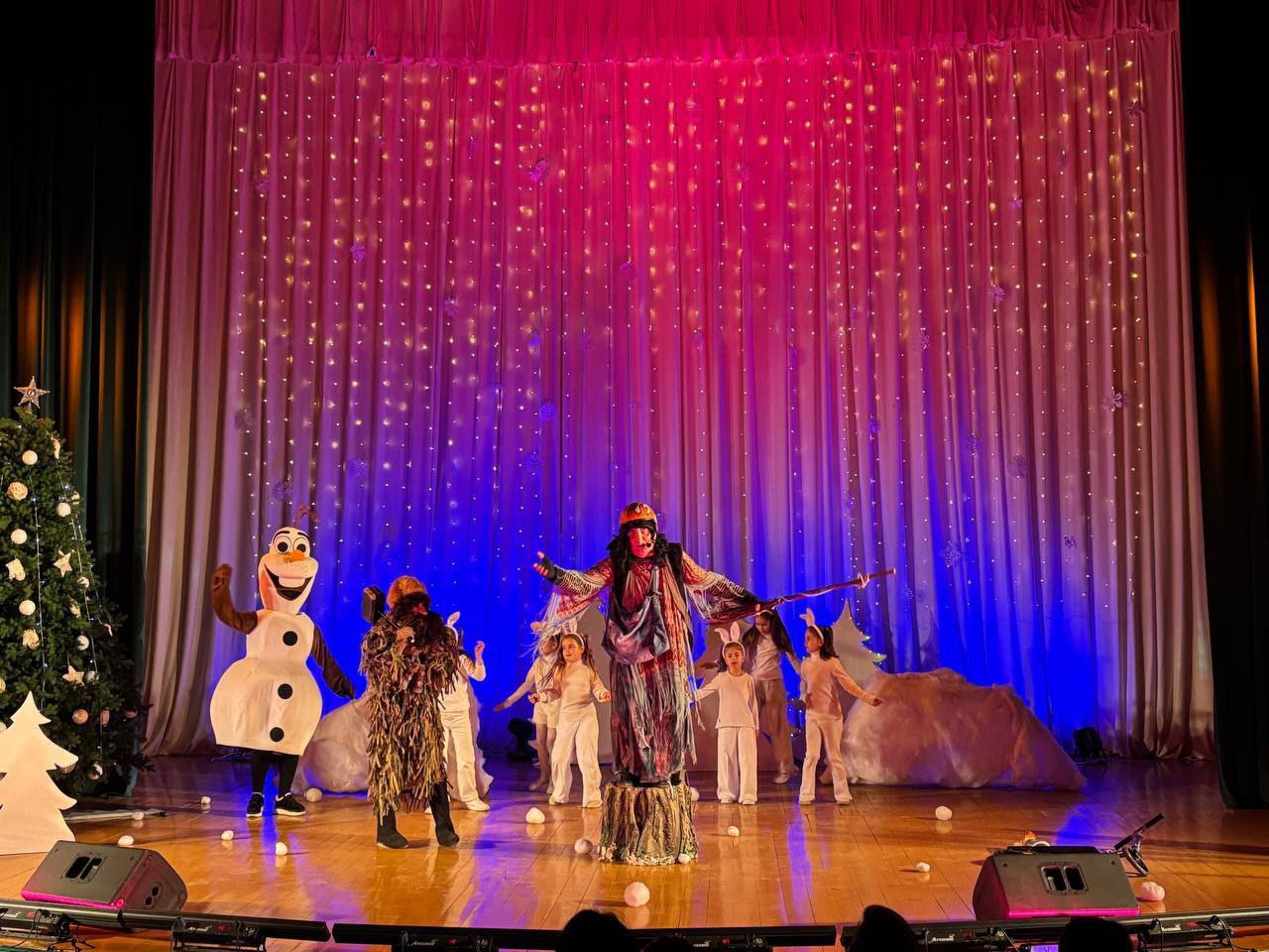 Инна Федоренко: Для самых настоящих ценителей чудес – для деток – сегодня работники культуры района устроили замечательное представление! Инна Федоренко: Для самых настоящих ценителей чудес – для деток – сегодня работники культуры района устроили замечательное представление!