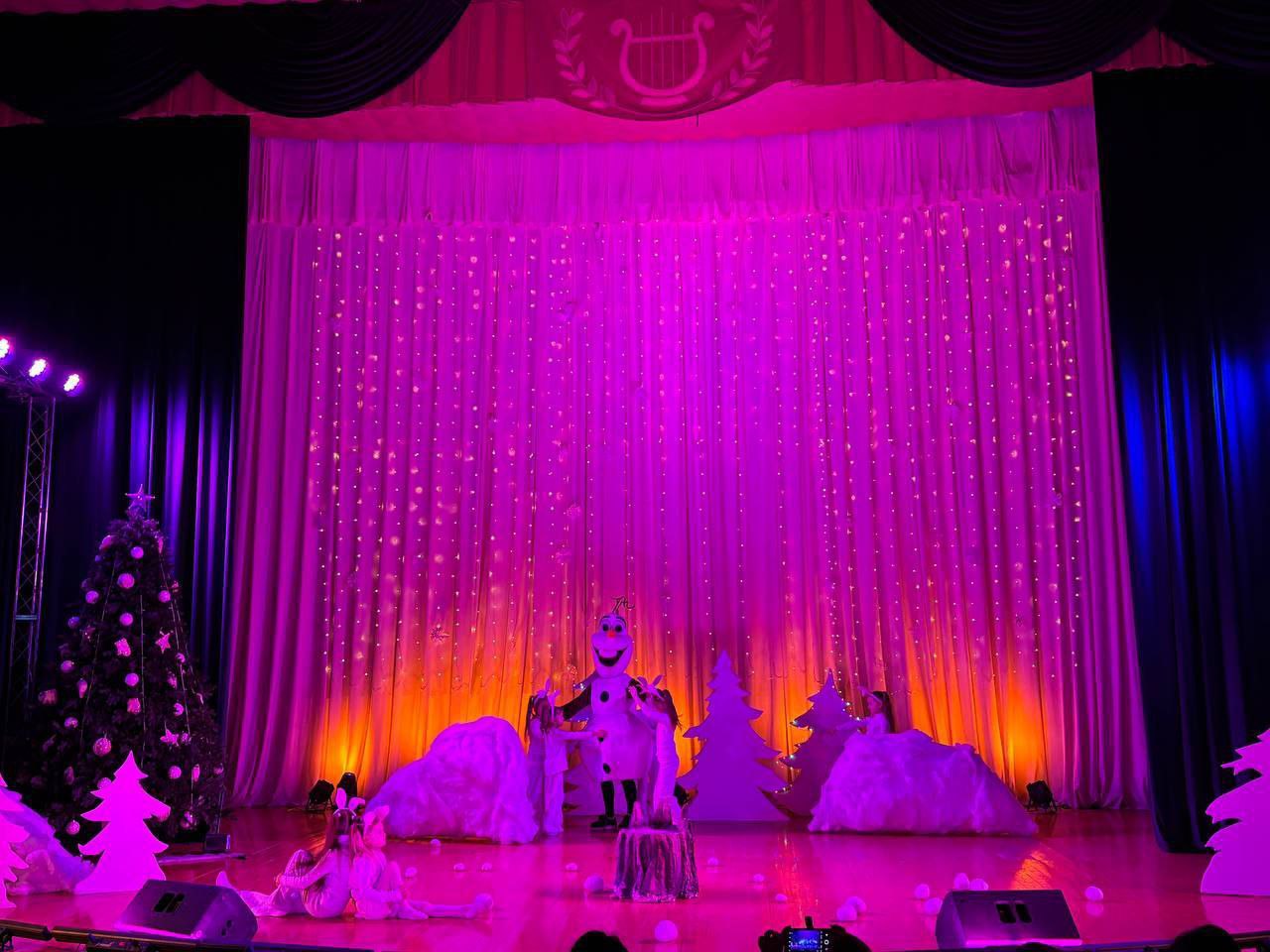 Инна Федоренко: Для самых настоящих ценителей чудес – для деток – сегодня работники культуры района устроили замечательное представление! Инна Федоренко: Для самых настоящих ценителей чудес – для деток – сегодня работники культуры района устроили замечательное представление!