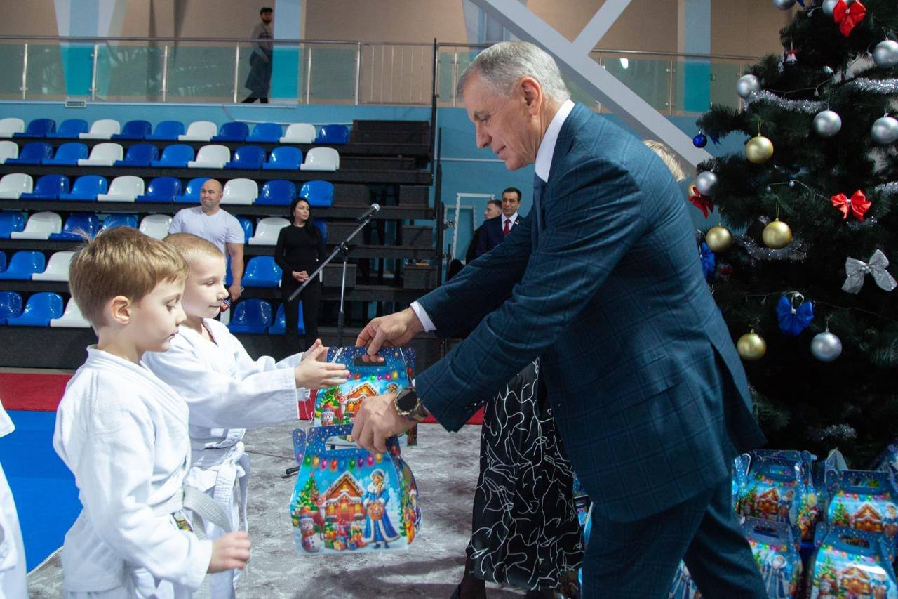 Владимир Константинов:. «Парламентская ёлка» — наше традиционное мероприятие Владимир Константинов:. «Парламентская ёлка» — наше традиционное мероприятие