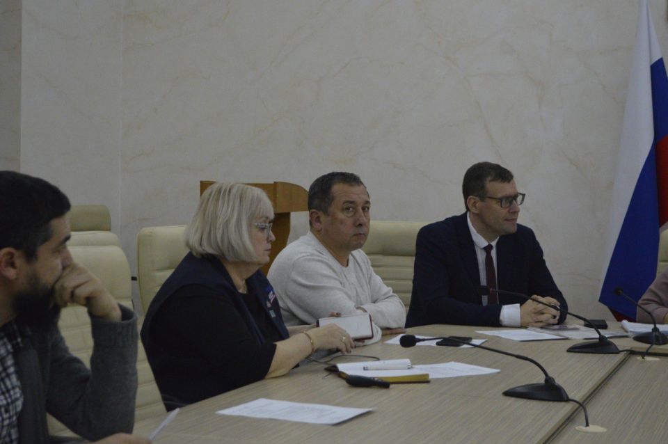 В Министерстве образования, науки и молодёжи Республики Крым прошло заседание Общественного совета В Министерстве образования, науки и молодёжи Республики Крым прошло заседание Общественного совета