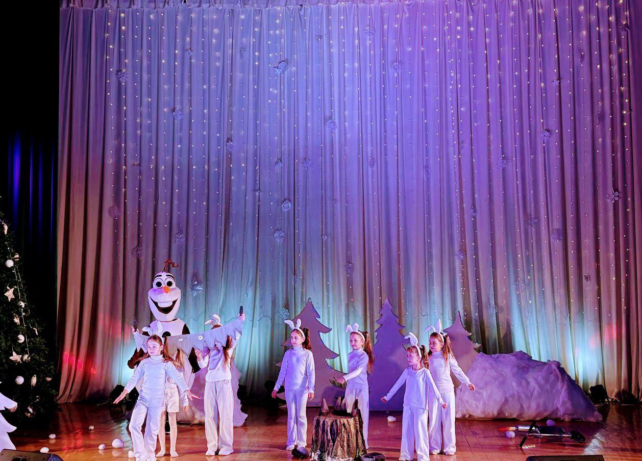 Инна Федоренко: Для самых настоящих ценителей чудес – для деток – сегодня работники культуры района устроили замечательное представление! Инна Федоренко: Для самых настоящих ценителей чудес – для деток – сегодня работники культуры района устроили замечательное представление!