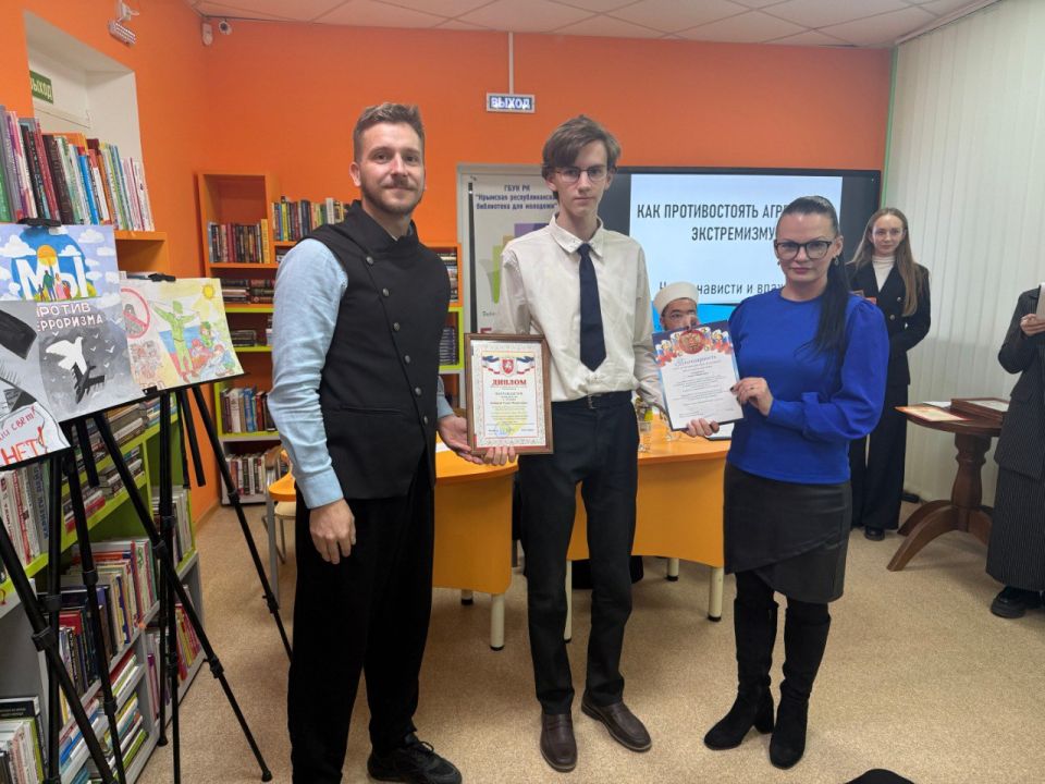 В Крыму подвели итоги конкурса детских и молодёжных работ «Антитеррор: безопасность в твоих руках» В Крыму подвели итоги конкурса детских и молодёжных работ «Антитеррор: безопасность в твоих руках»