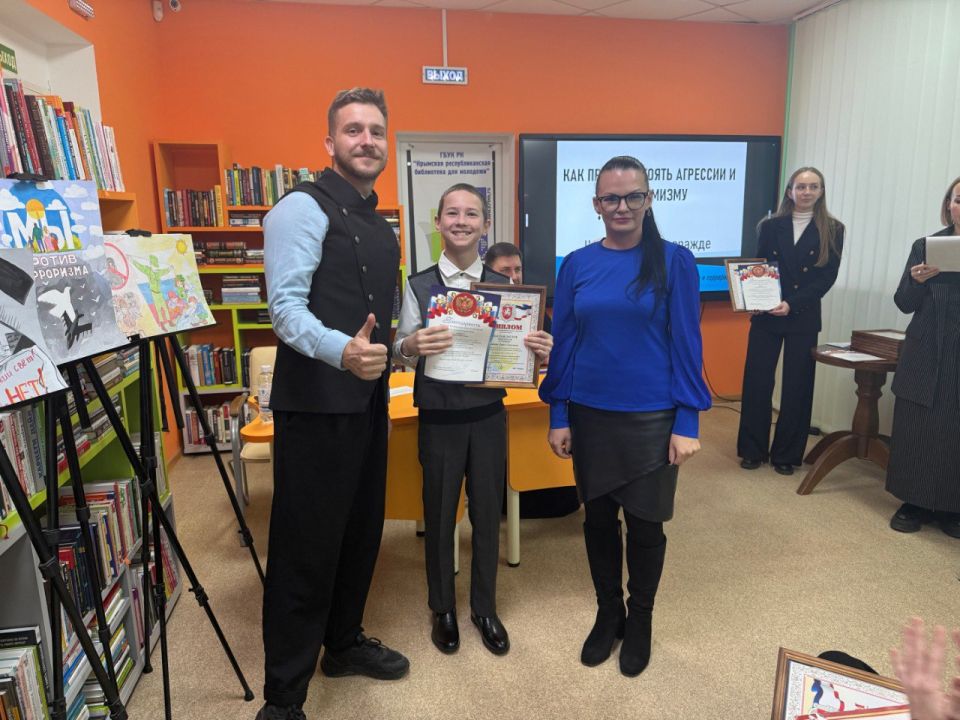 В Крыму подвели итоги конкурса детских и молодёжных работ «Антитеррор: безопасность в твоих руках» В Крыму подвели итоги конкурса детских и молодёжных работ «Антитеррор: безопасность в твоих руках»