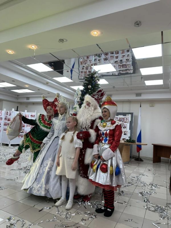 Предновогодние дни – время настоящего волшебства, одинаково любимого и детьми, и взрослыми Предновогодние дни – время настоящего волшебства, одинаково любимого и детьми, и взрослыми